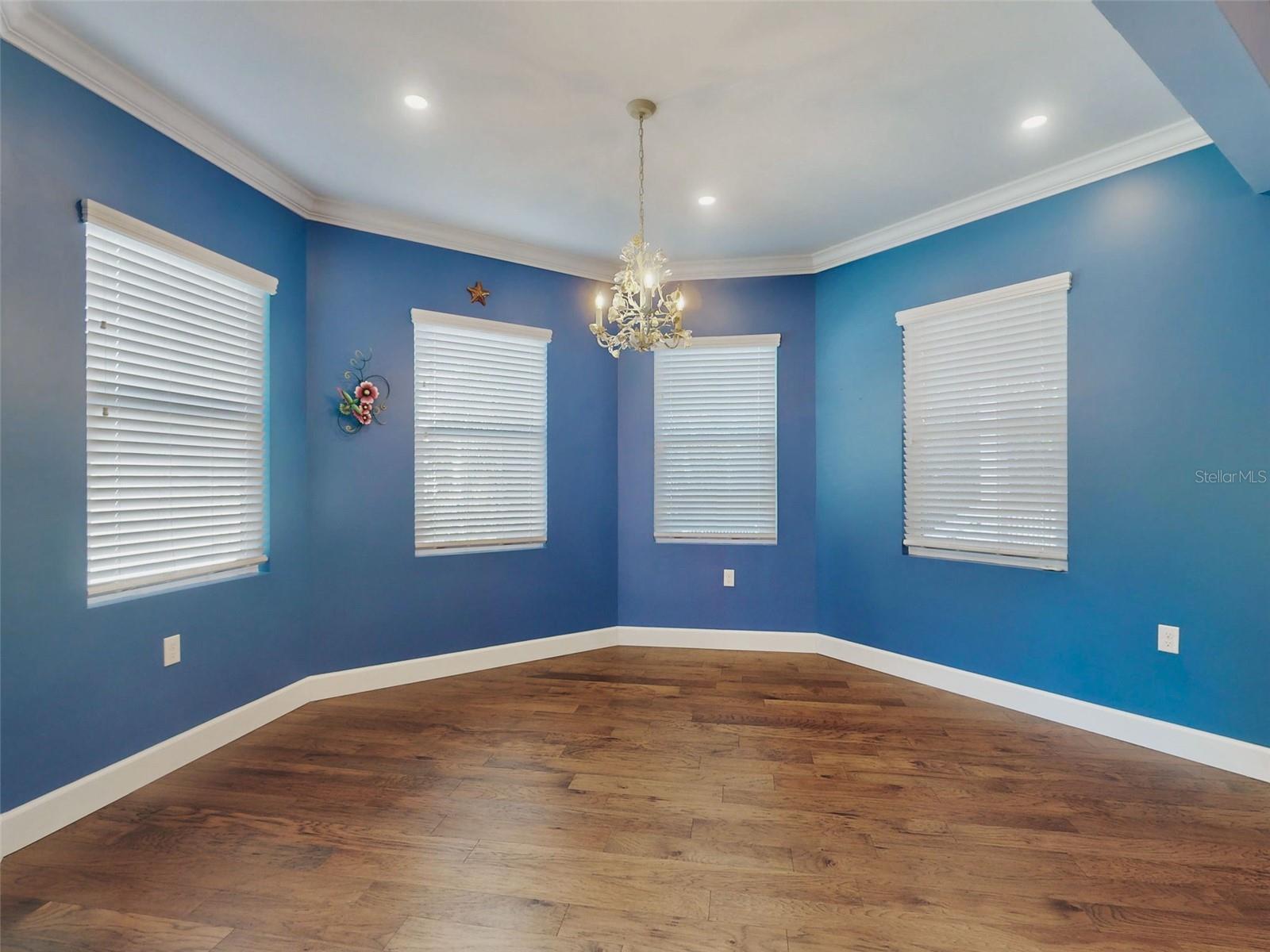 76 Duero St Property Photo 3