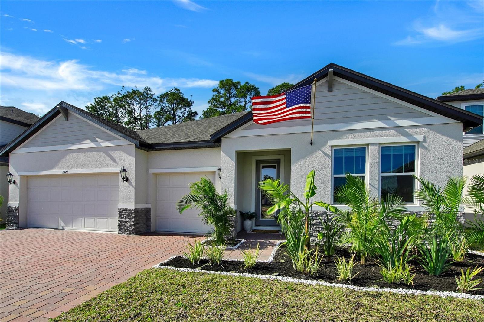2121 DIVOT DR