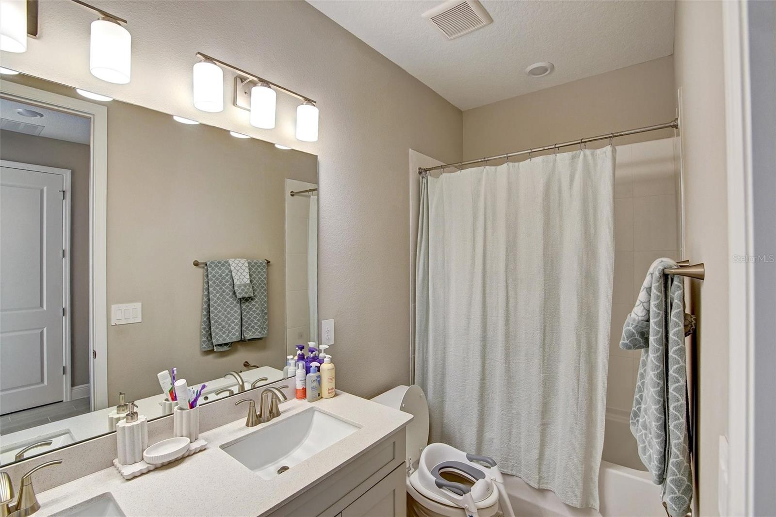 2121 Divot Dr Property Photo 21