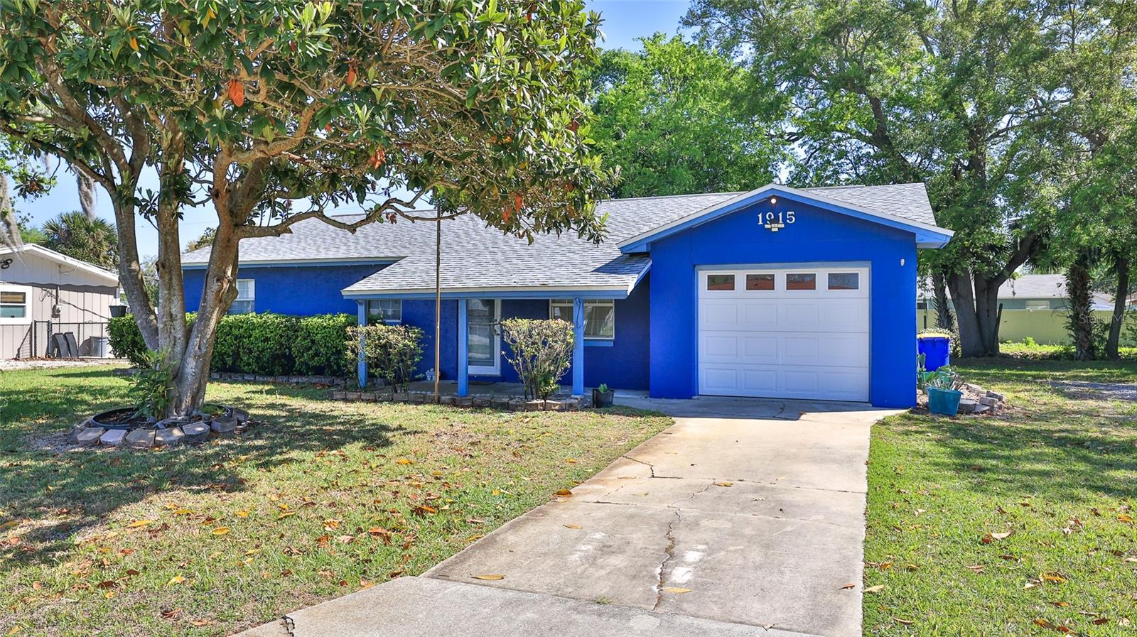 1915 Umbrella Tree Dr Property Photo 2