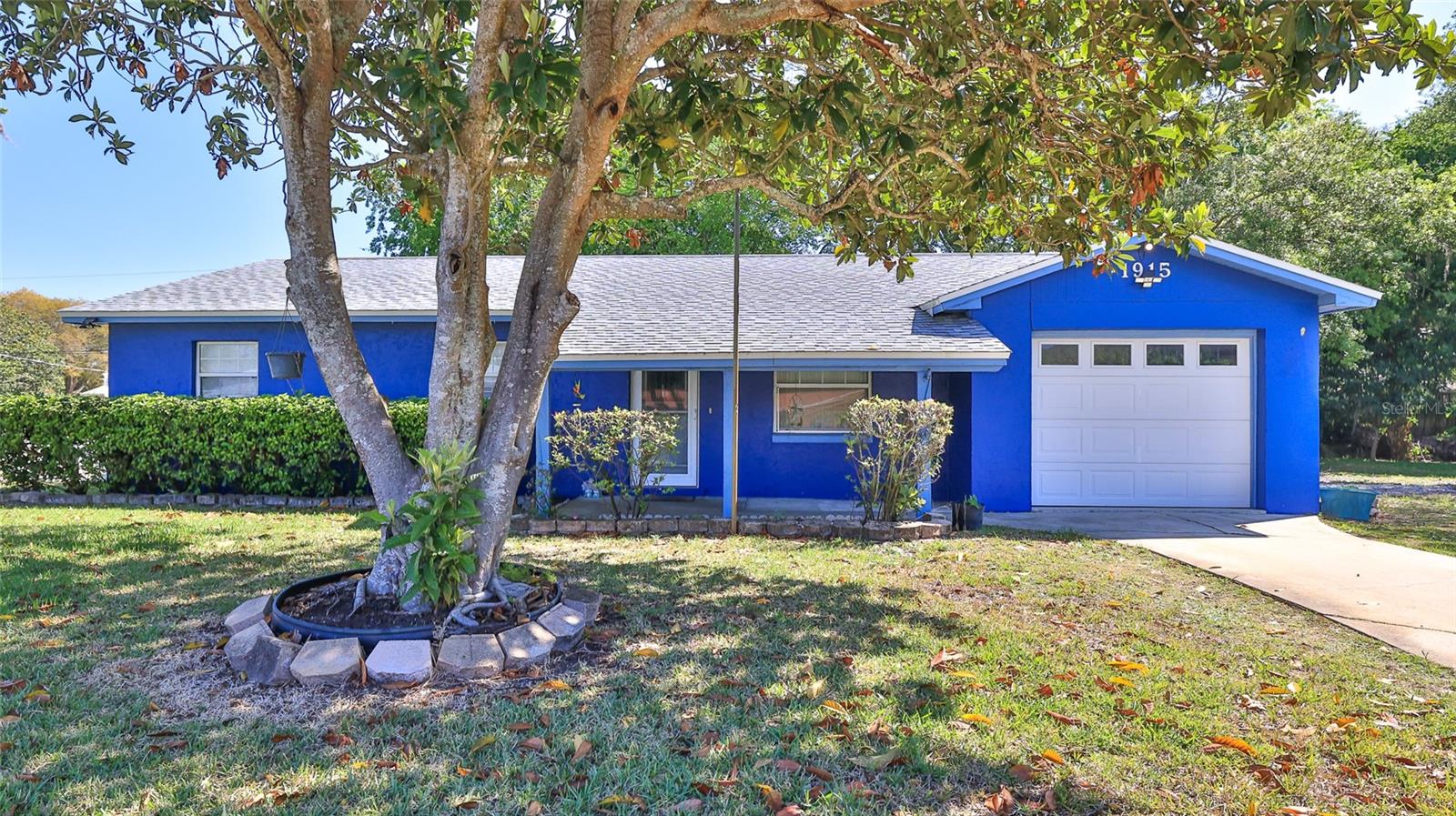 1915 Umbrella Tree Dr Property Photo 3