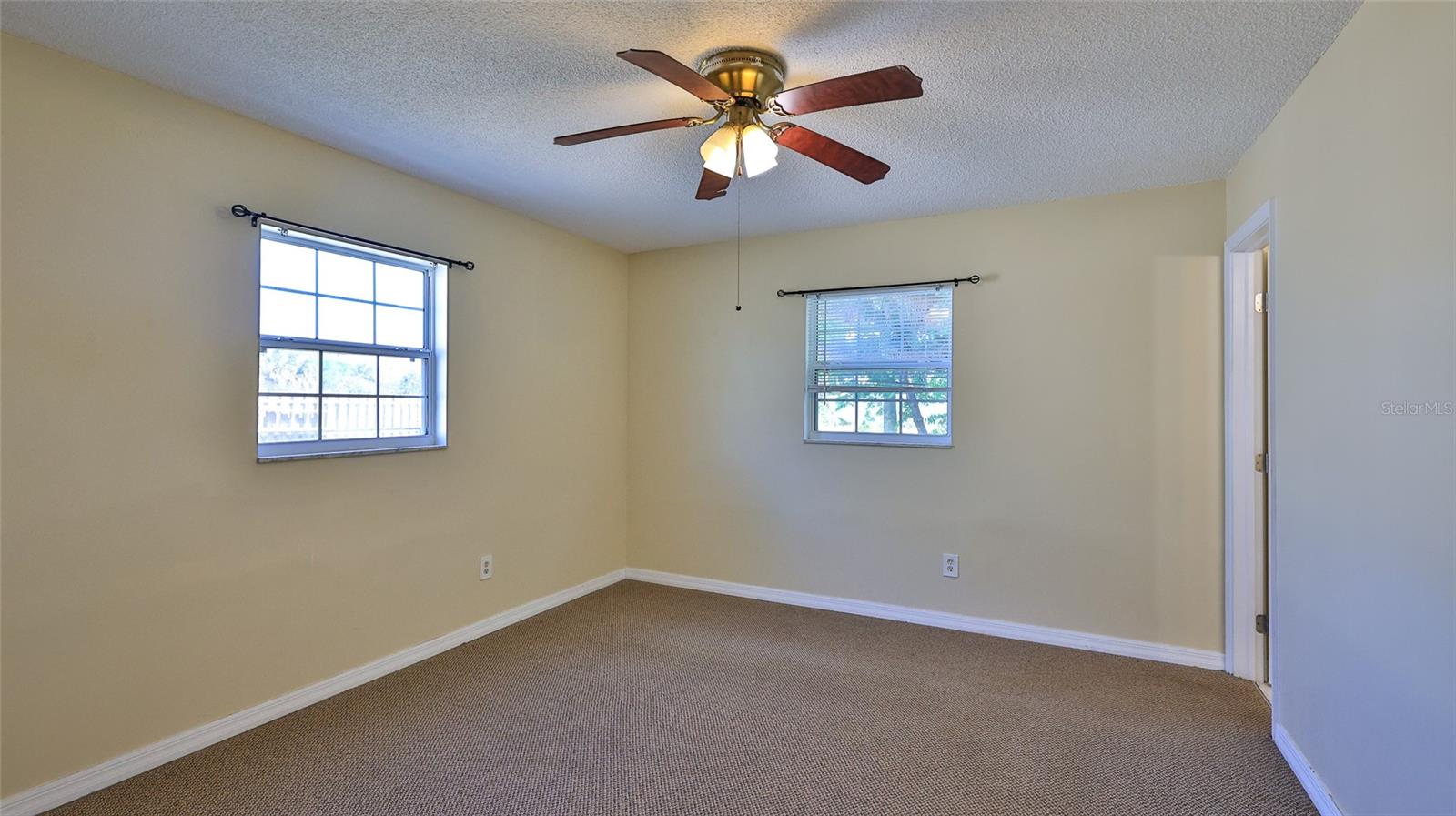 1915 Umbrella Tree Dr Property Photo 19