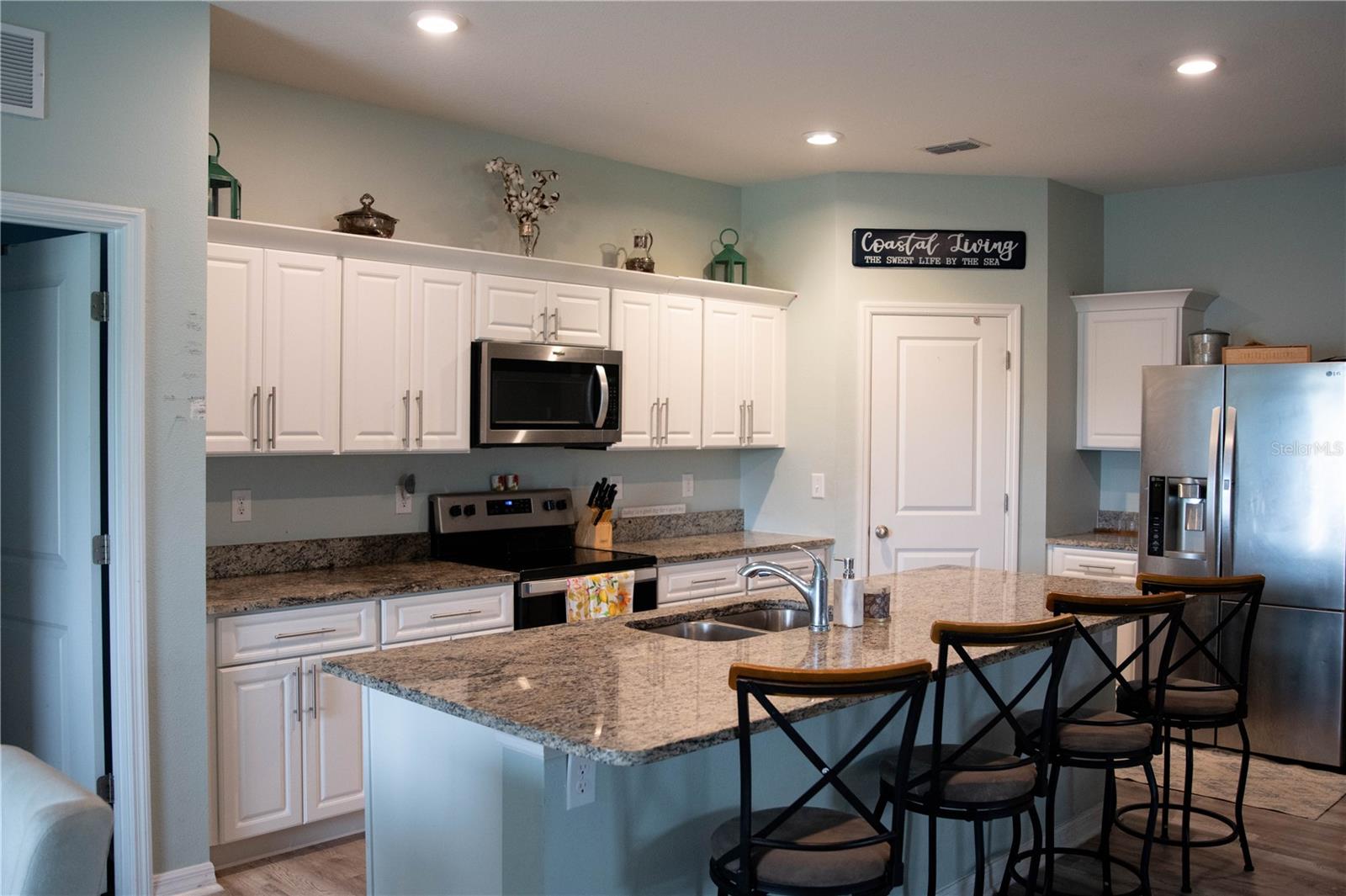 3021 Blue Shores Way Property Photo 3