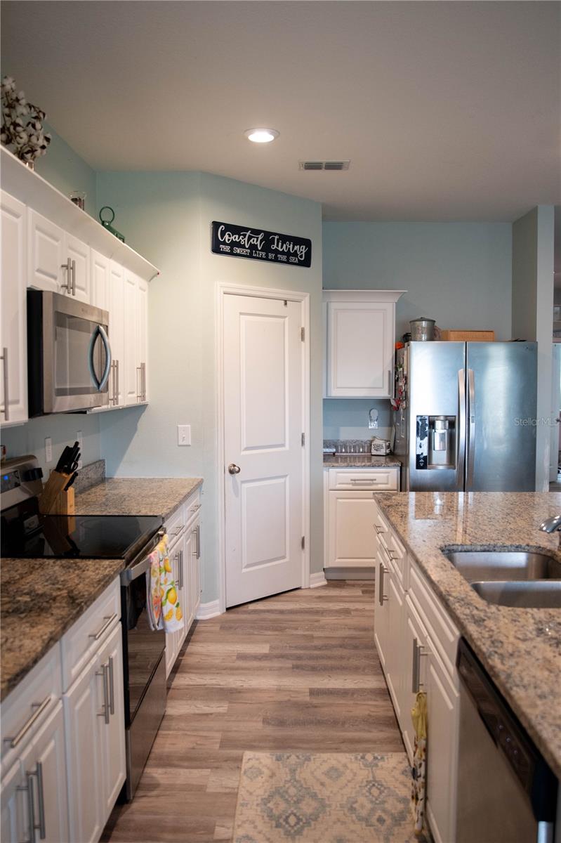 3021 Blue Shores Way Property Photo 4