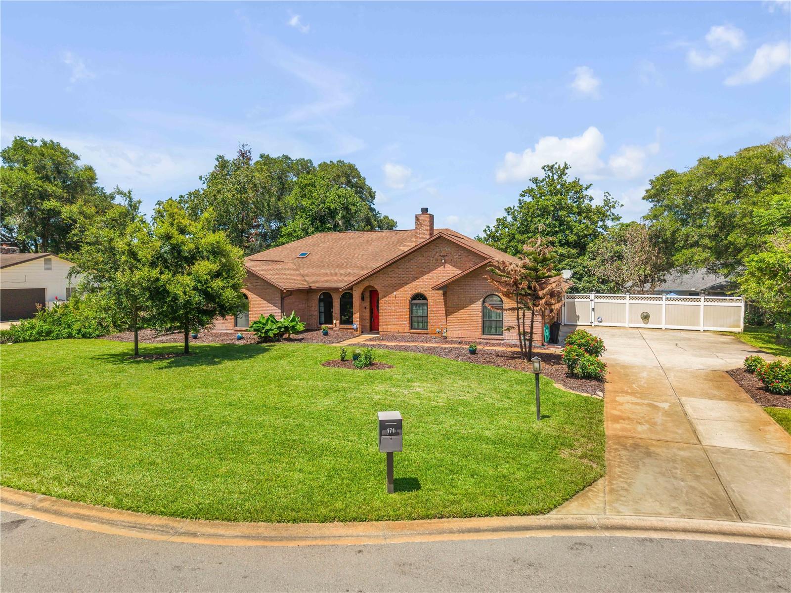 171 LIVE OAK CT