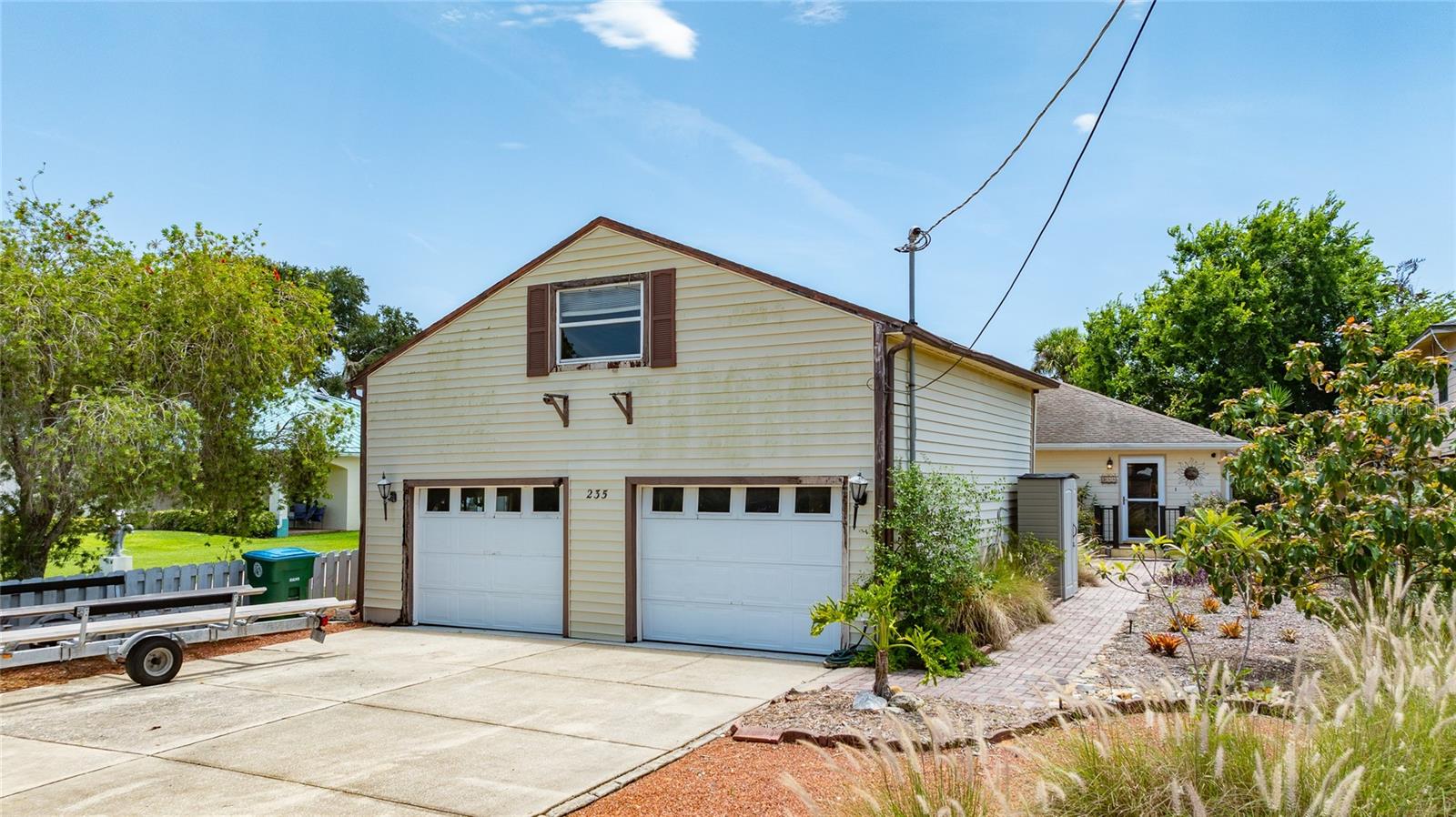 235 Randle Ave Property Photo 3