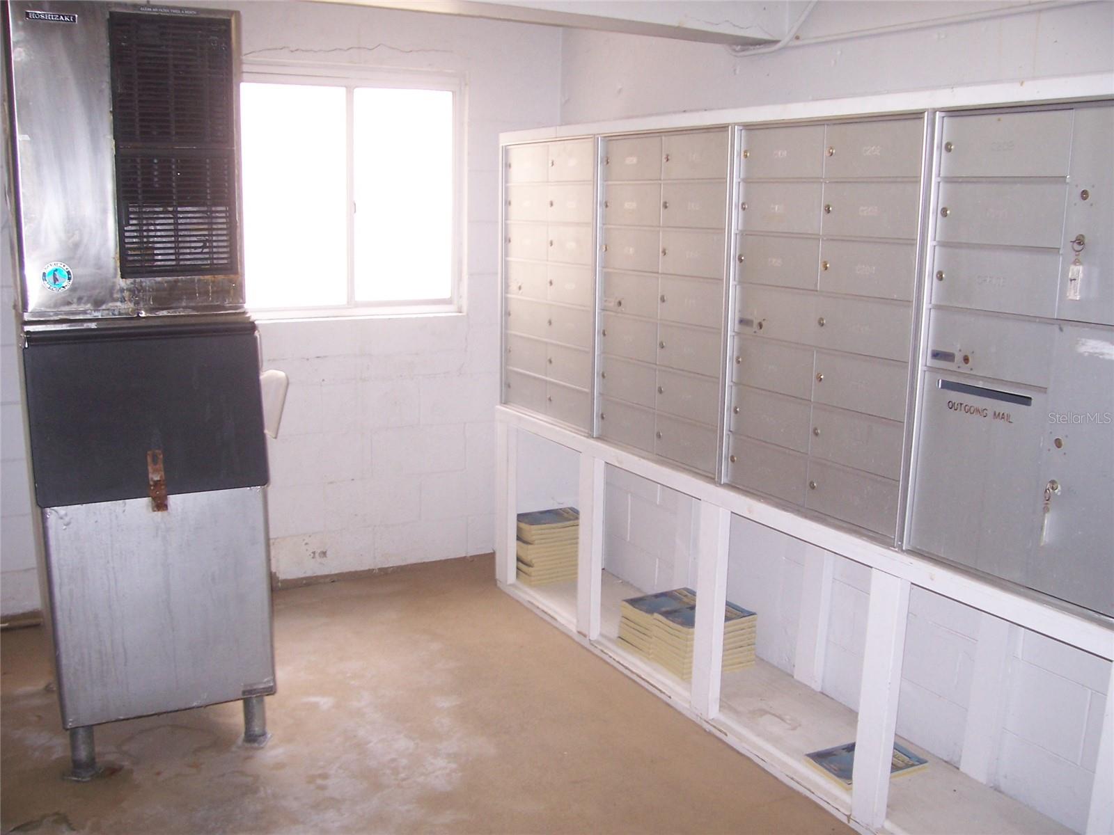 4849 Saxon #c202 Property Photo 27