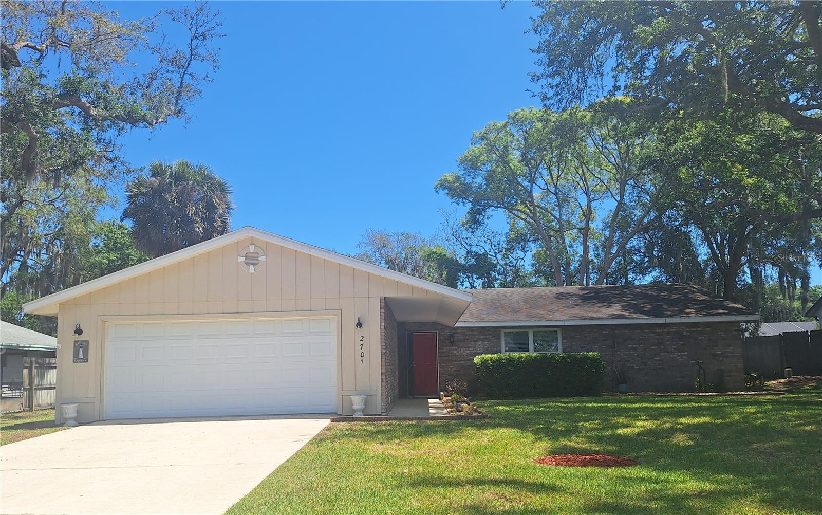 2707 PINE TREE DR Property Photo 1
