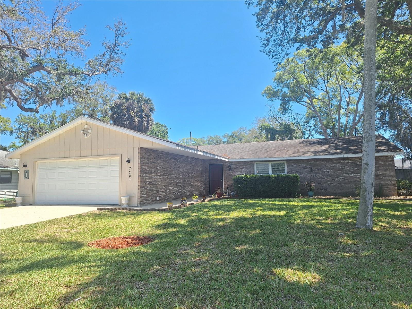 2707 Pine Tree Dr Property Photo 2