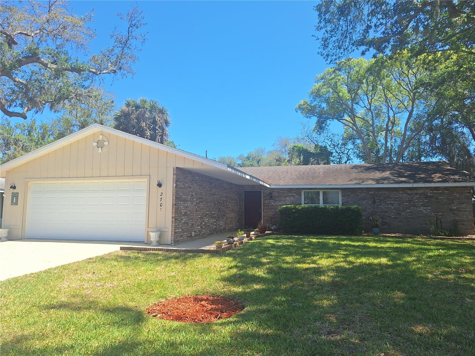 2707 Pine Tree Dr Property Photo 3