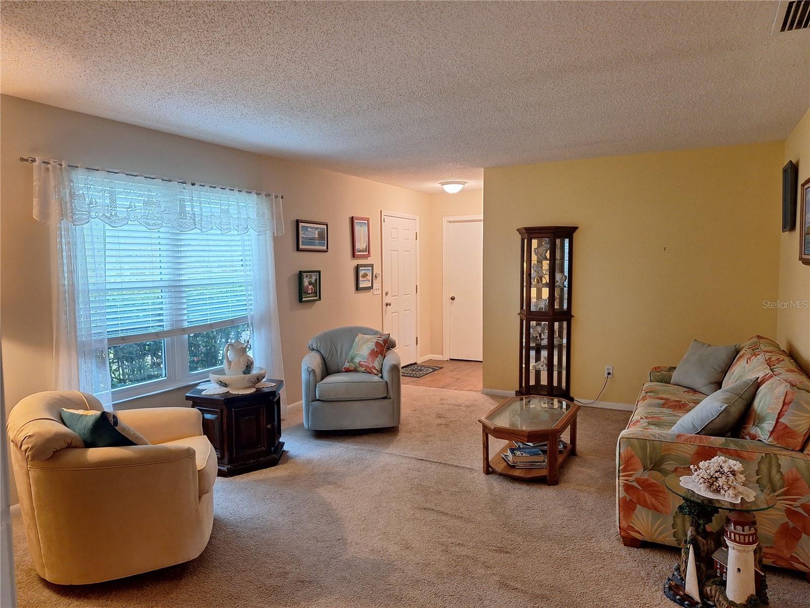 2707 Pine Tree Dr Property Photo 6
