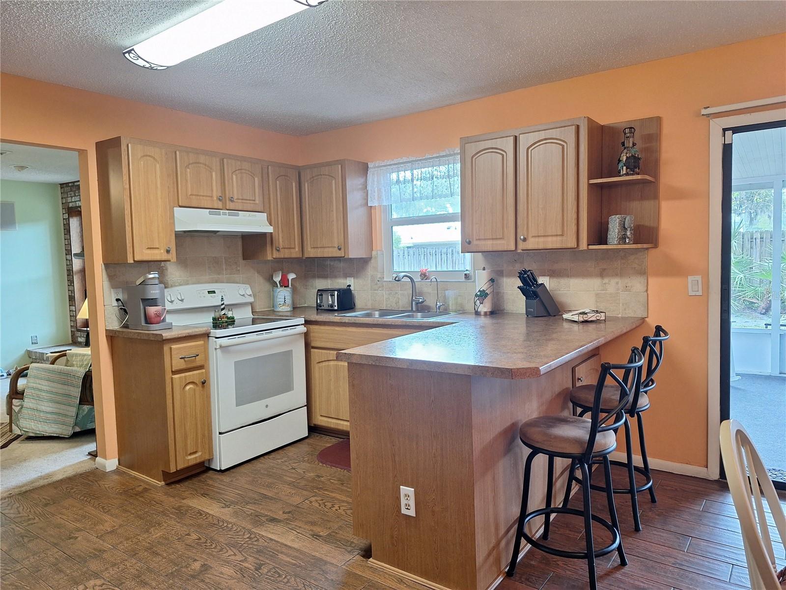 2707 Pine Tree Dr Property Photo 7