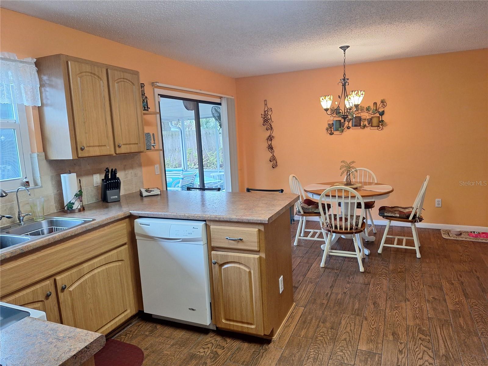 2707 Pine Tree Dr Property Photo 9