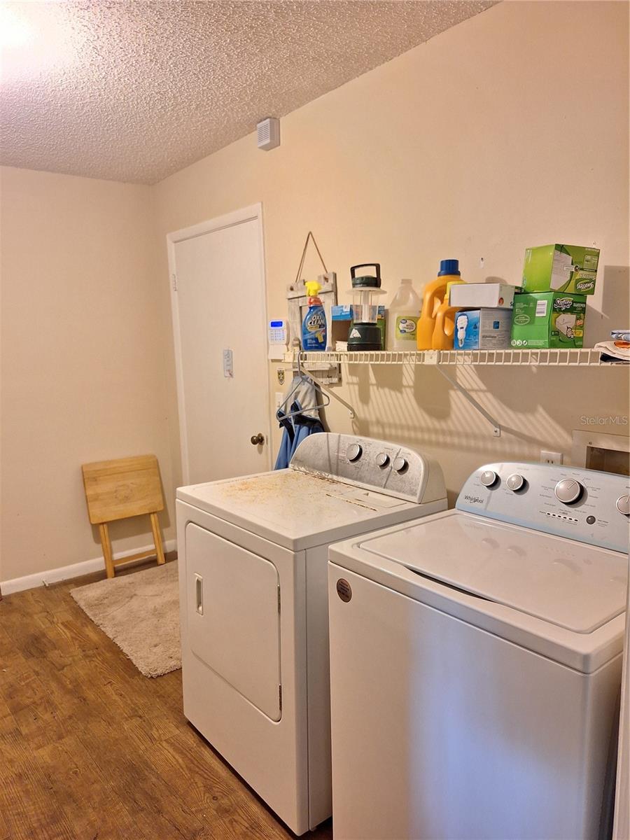 2707 Pine Tree Dr Property Photo 23
