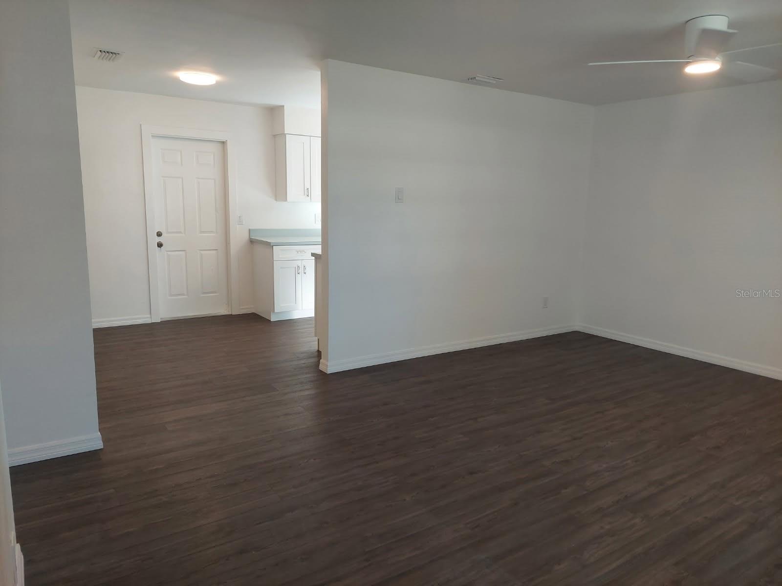 2315 Queen Palm Dr Property Photo 8