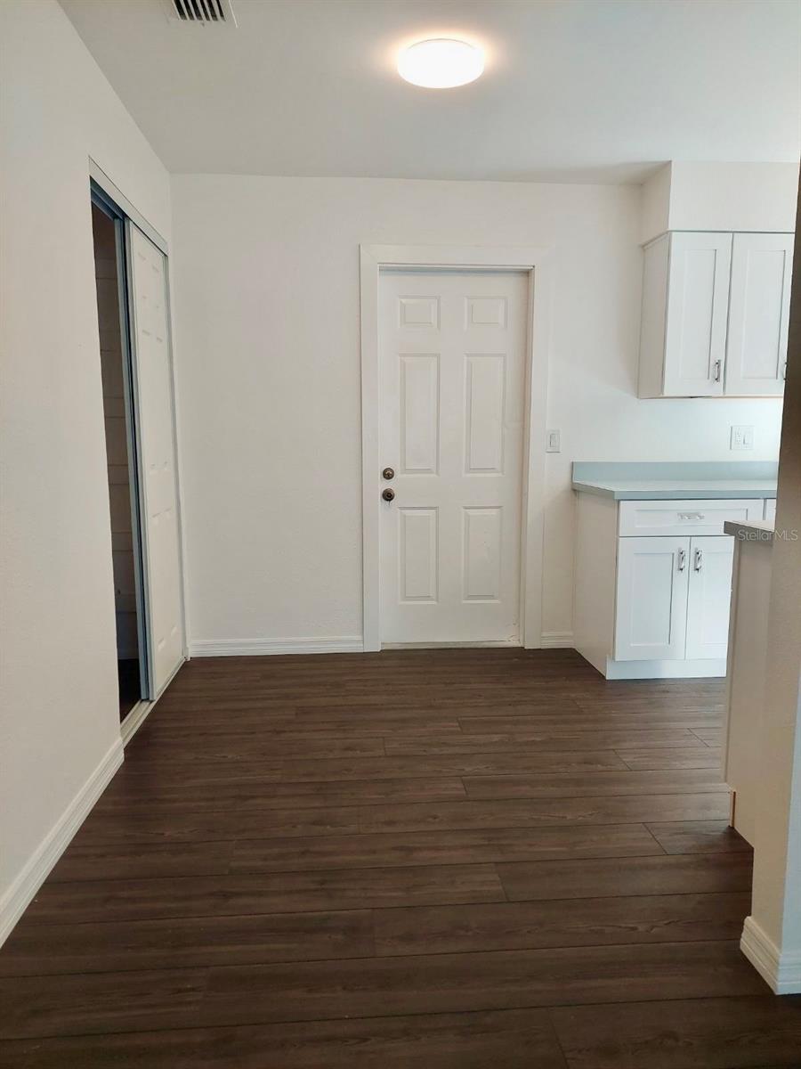 2315 Queen Palm Dr Property Photo 9