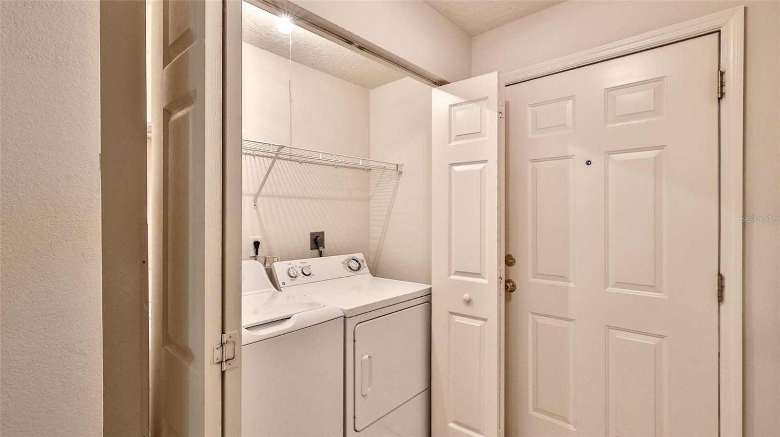 2271 Candlewood Ln Property Photo 11