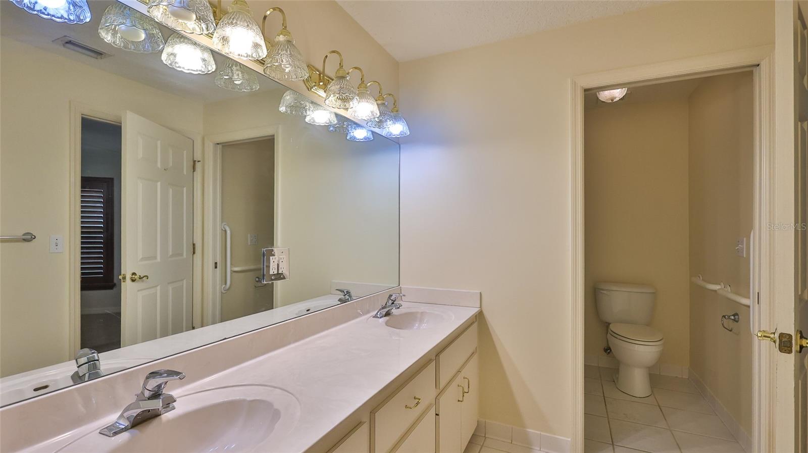 2271 Candlewood Ln Property Photo 16