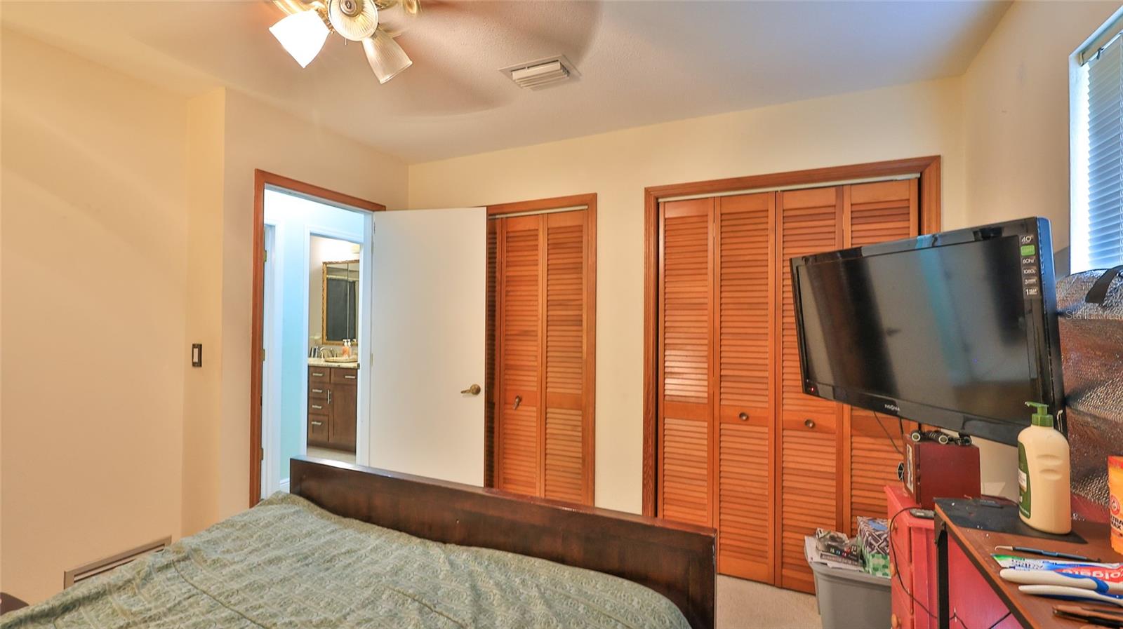 1602 S Riverside Dr Property Photo 22