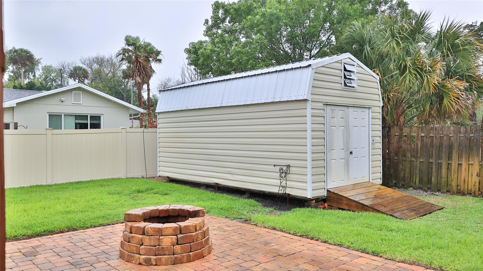 1602 S Riverside Dr Property Photo 26