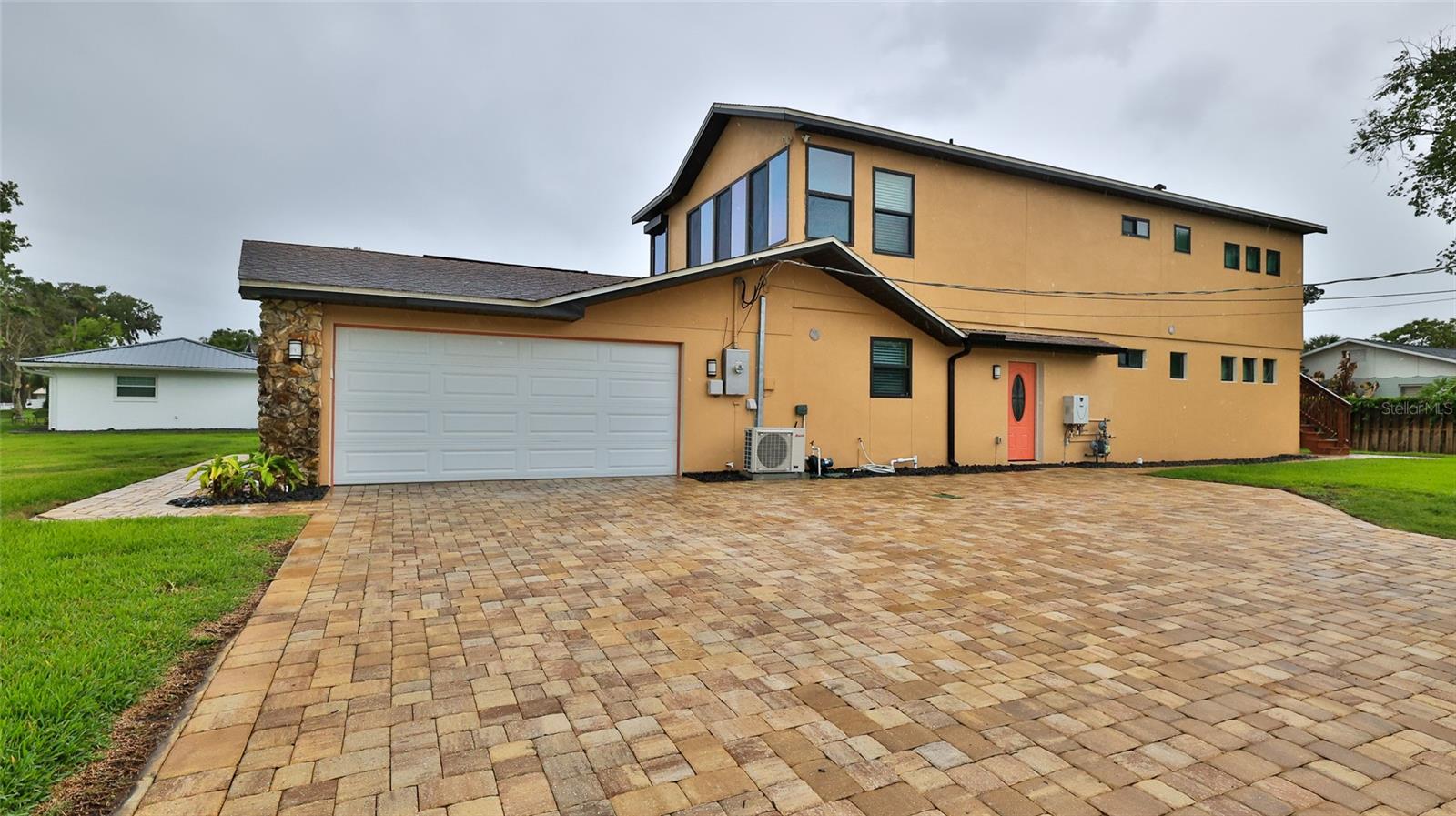 1602 S Riverside Dr Property Photo 28