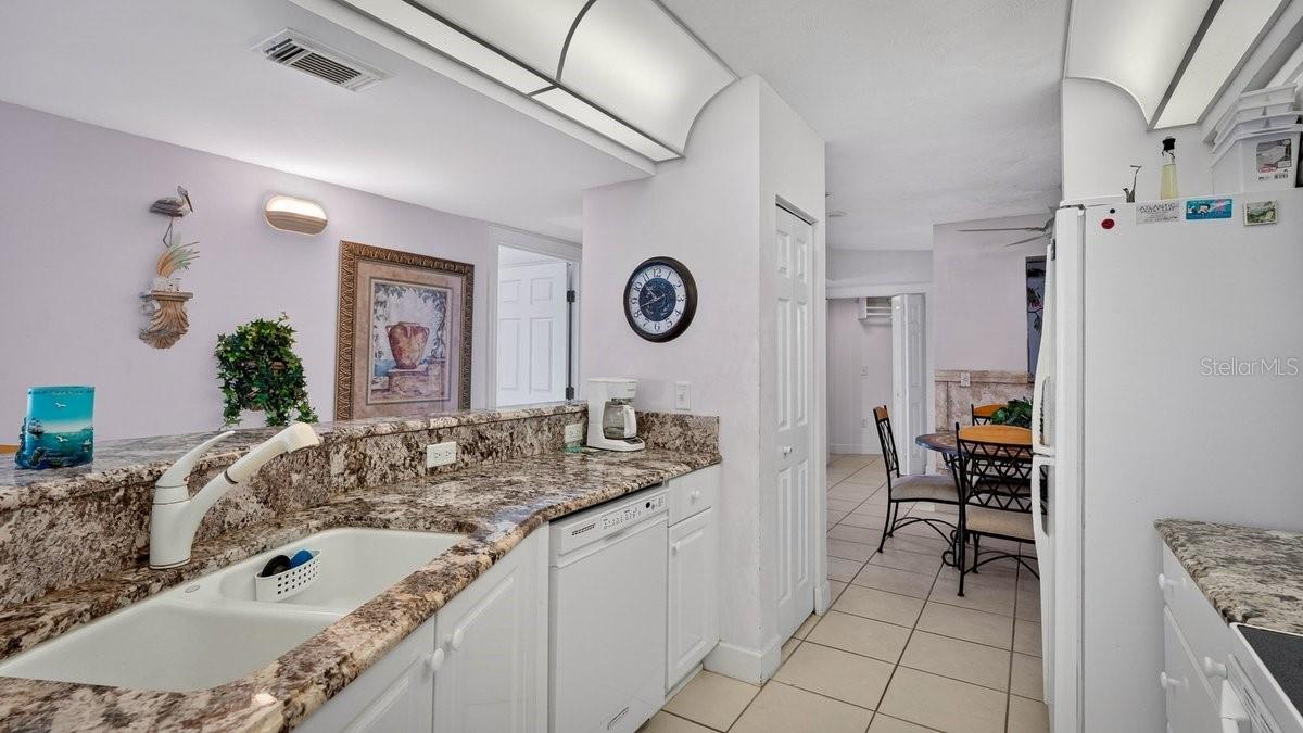 3425 S Atlantic Ave #1706 Property Photo 16