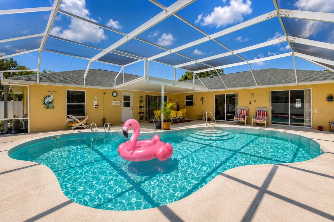 1529 Sabal Palm Dr Property Photo 2