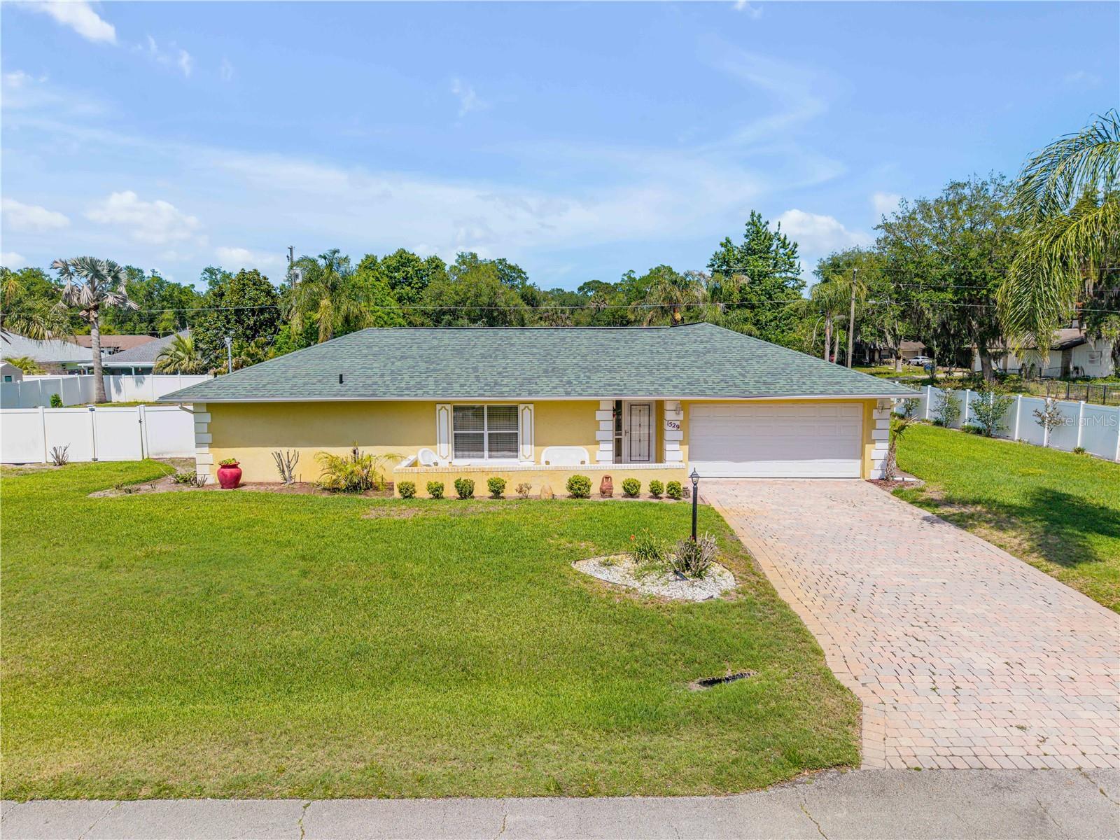 1529 Sabal Palm Dr Property Photo 3