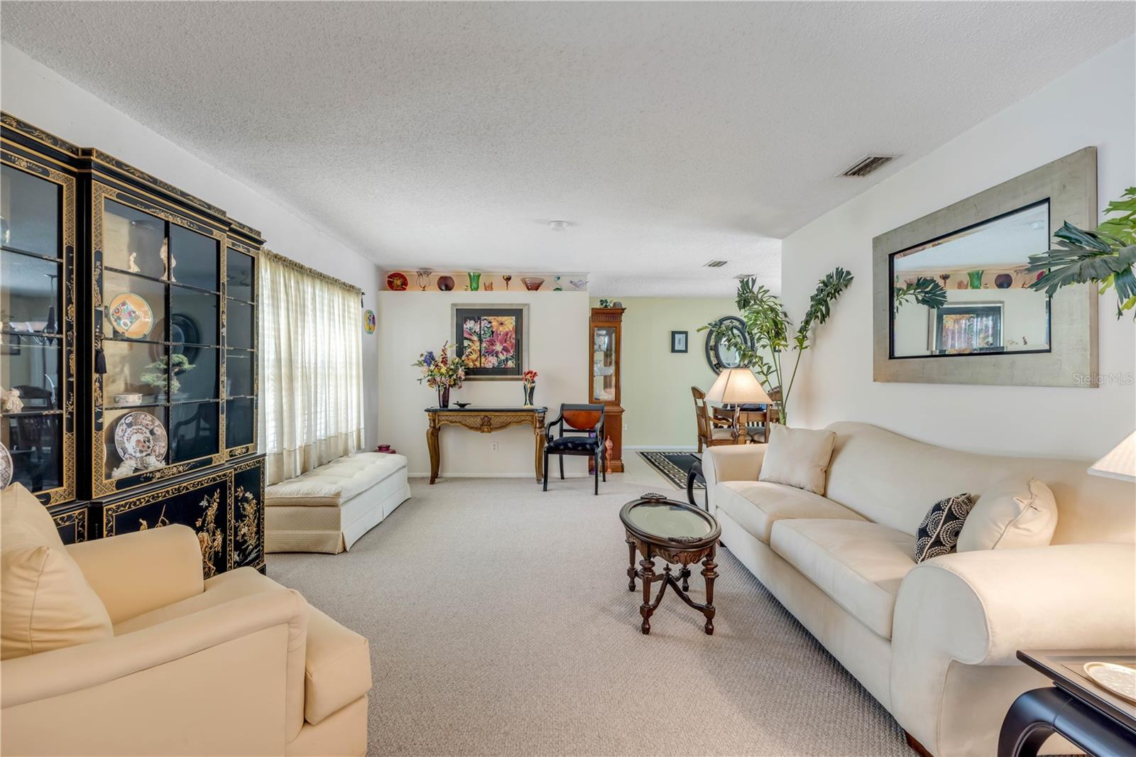 1529 Sabal Palm Dr Property Photo 4