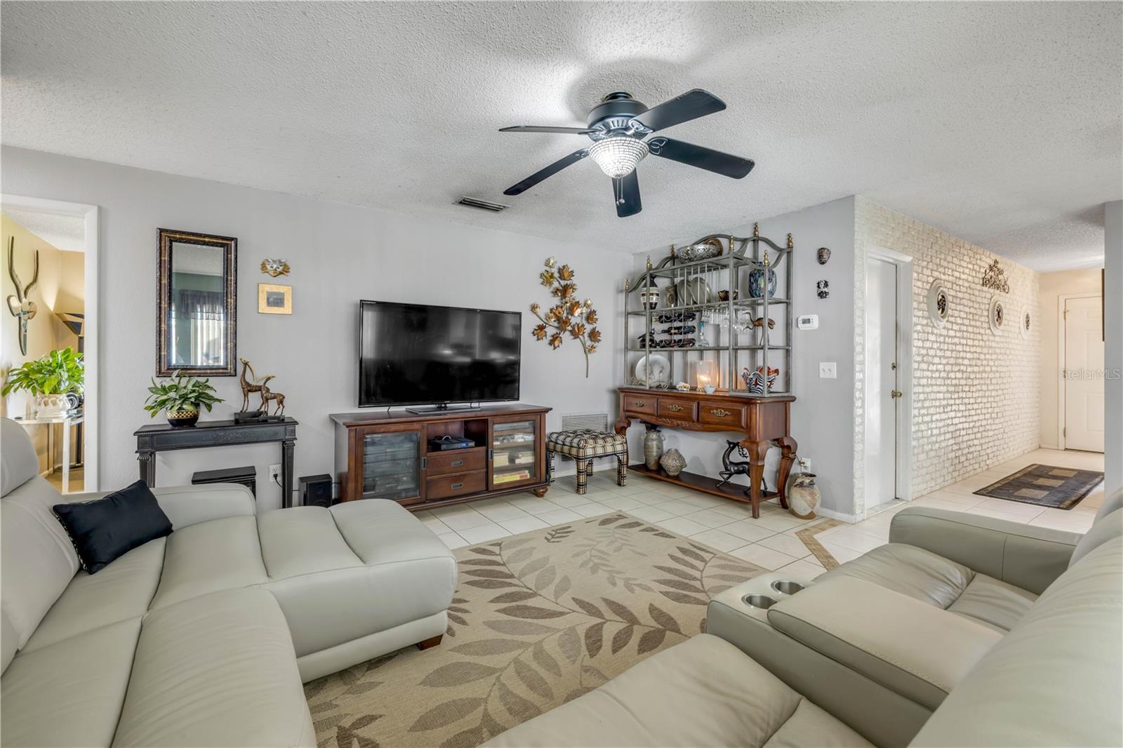 1529 Sabal Palm Dr Property Photo 18