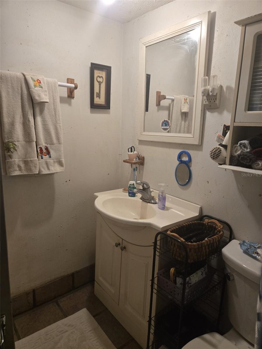 120 West Loop Property Photo 6