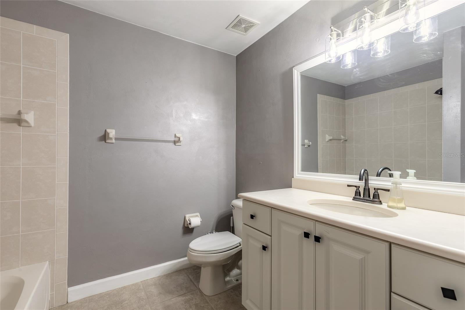 424 Luna Bella Ln #415 Property Photo 29