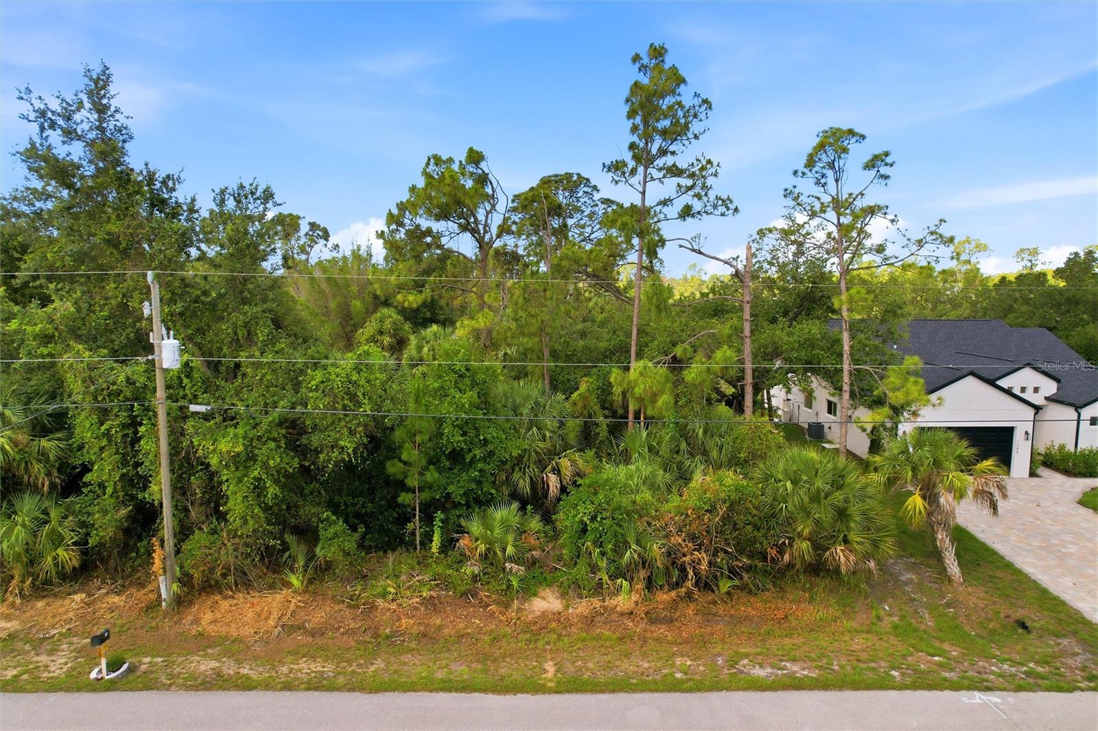 Oregon Ln Property Photo 1