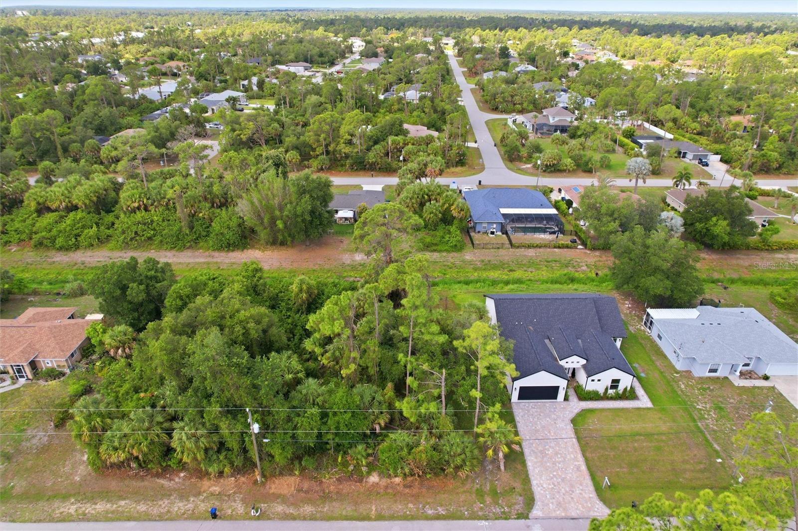 Oregon Ln Property Photo 3
