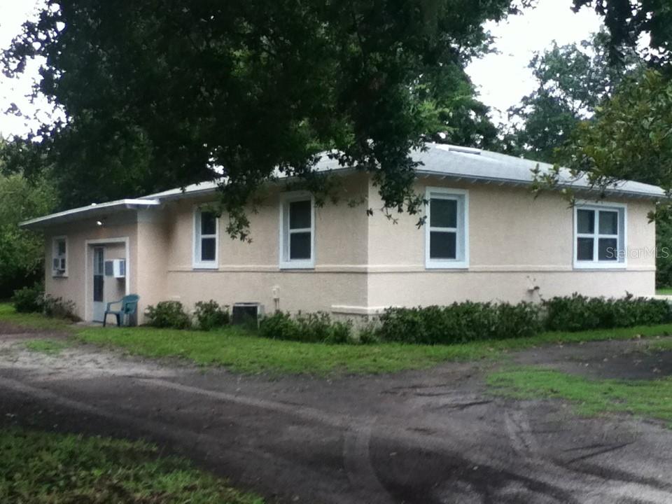 486 Oak St Property Photo 1