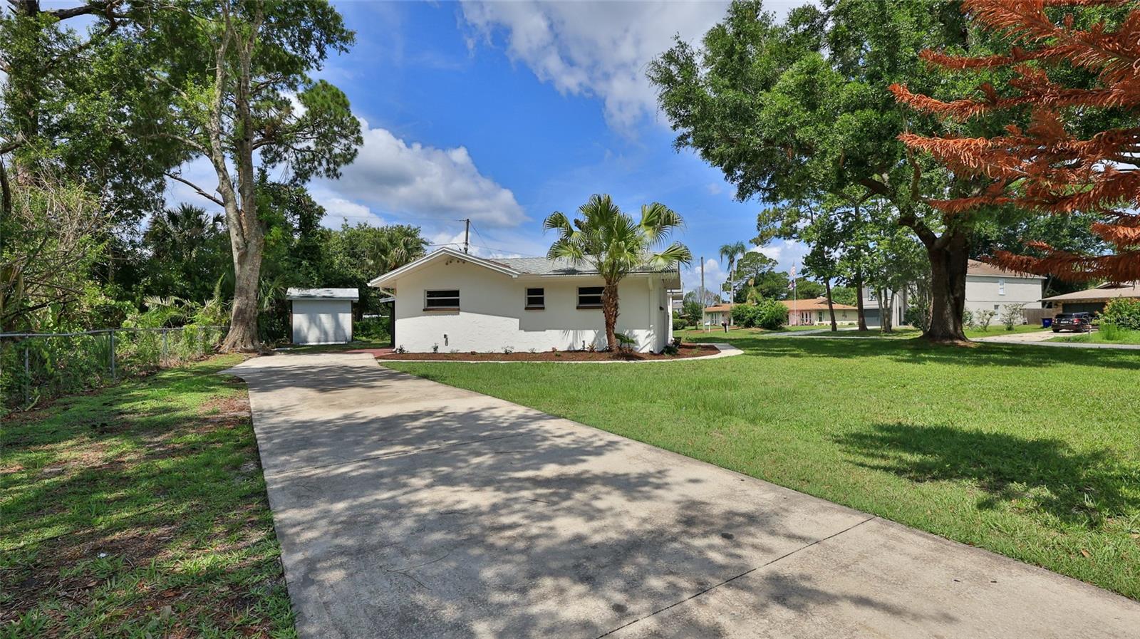 2212 Woodland Dr Property Photo 2