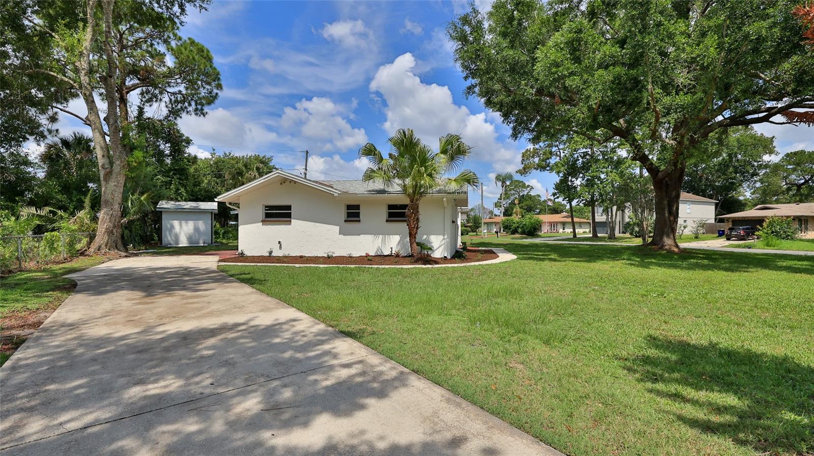 2212 Woodland Dr Property Photo 3