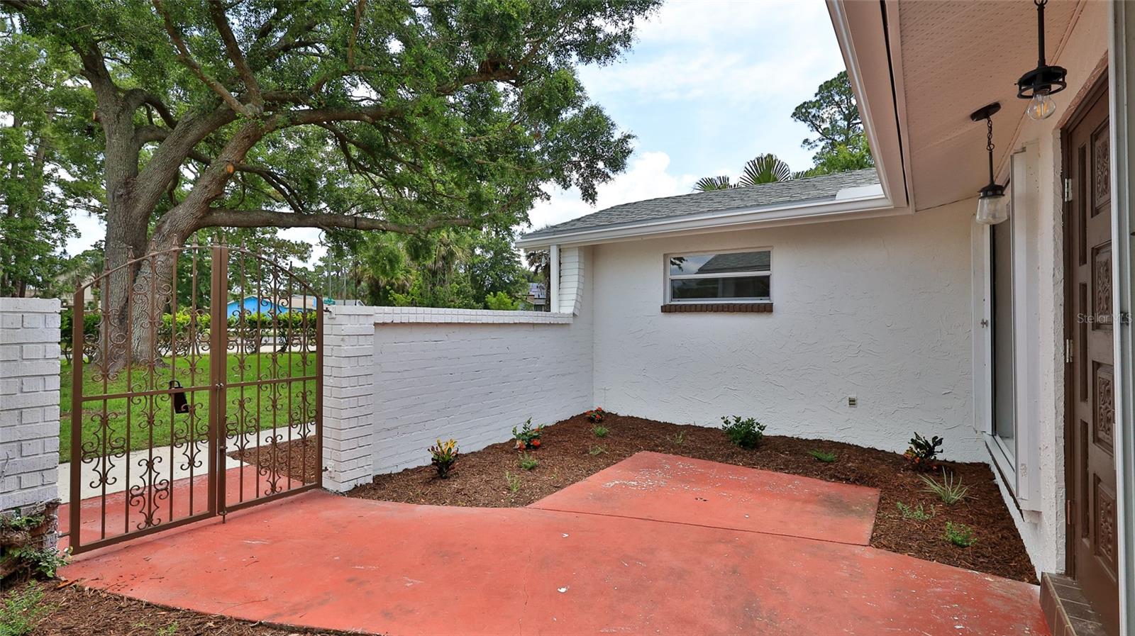 2212 Woodland Dr Property Photo 5