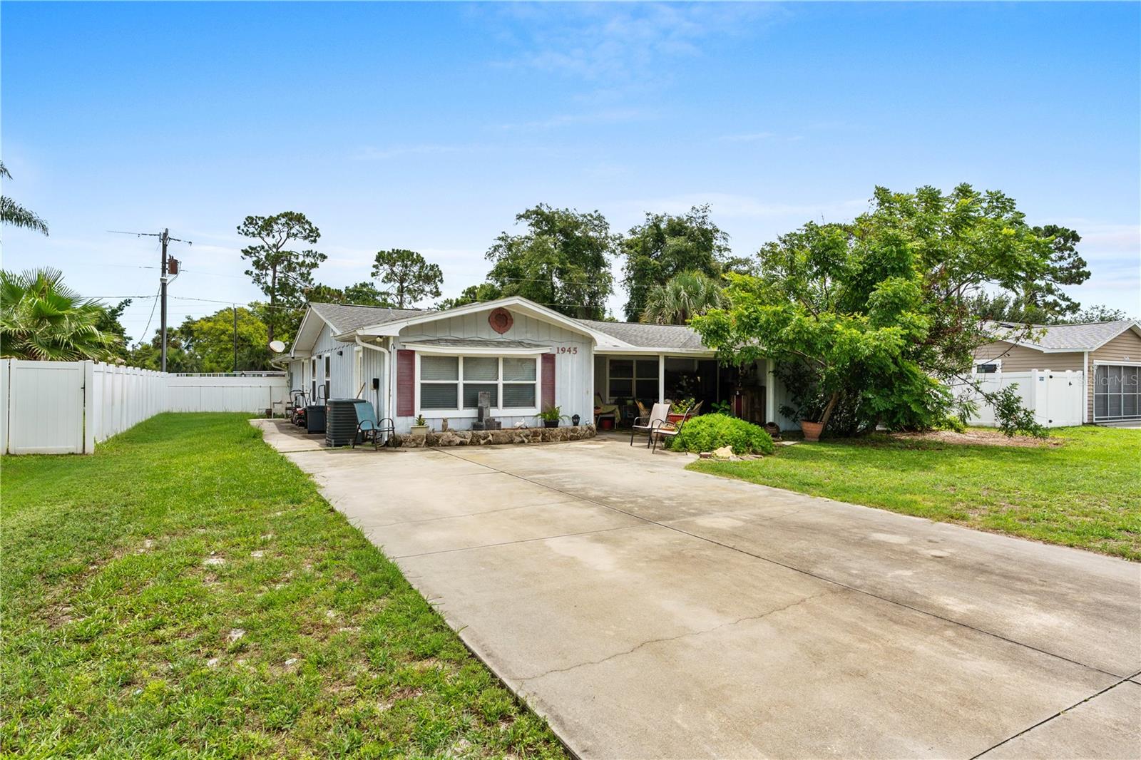 1945 Fern Palm Dr Property Photo 2
