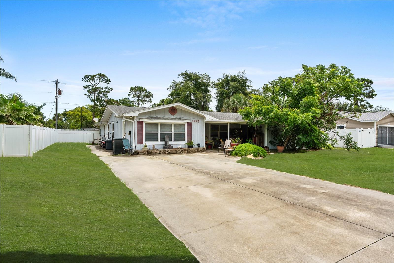 1945 Fern Palm Dr Property Photo 2