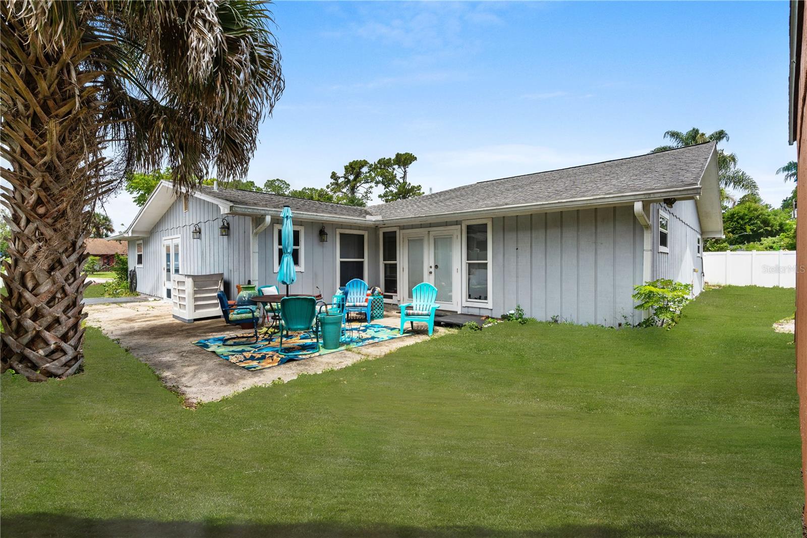 1945 Fern Palm Dr Property Photo 4