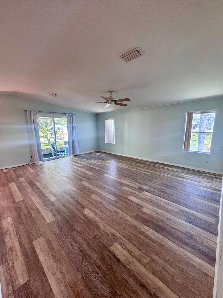4385 Maple Ave Property Photo 4