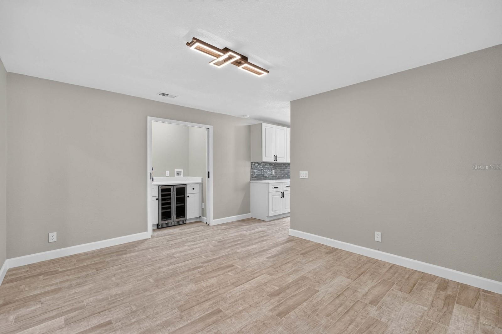1510 N Beach St Property Photo 9