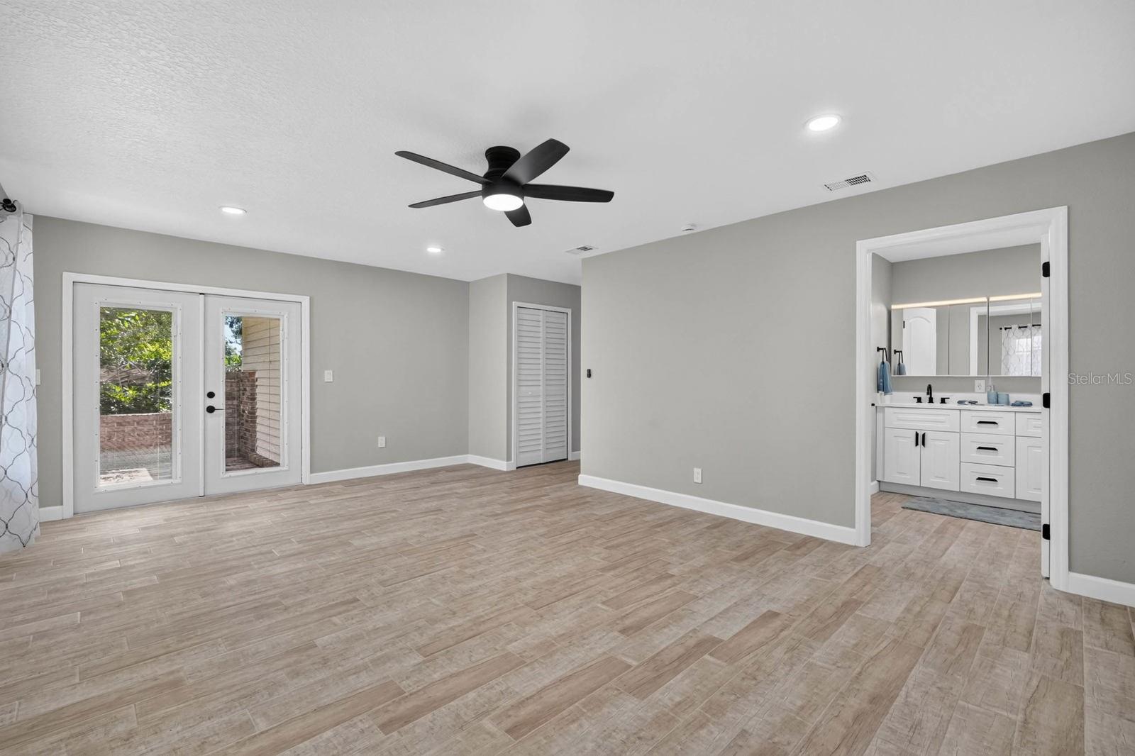 1510 N Beach St Property Photo 12