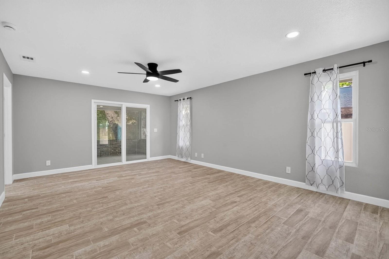 1510 N Beach St Property Photo 16