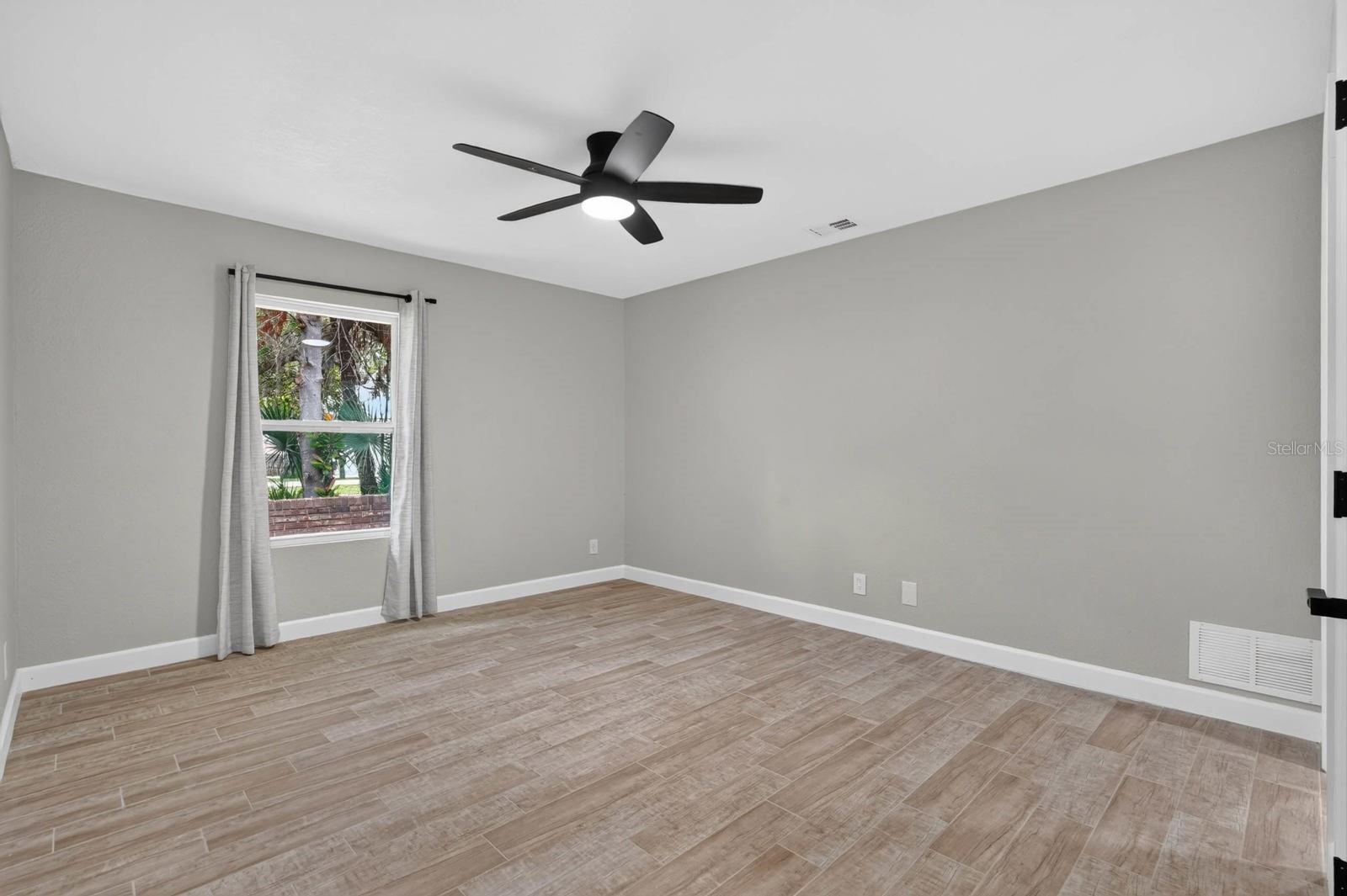 1510 N Beach St Property Photo 19