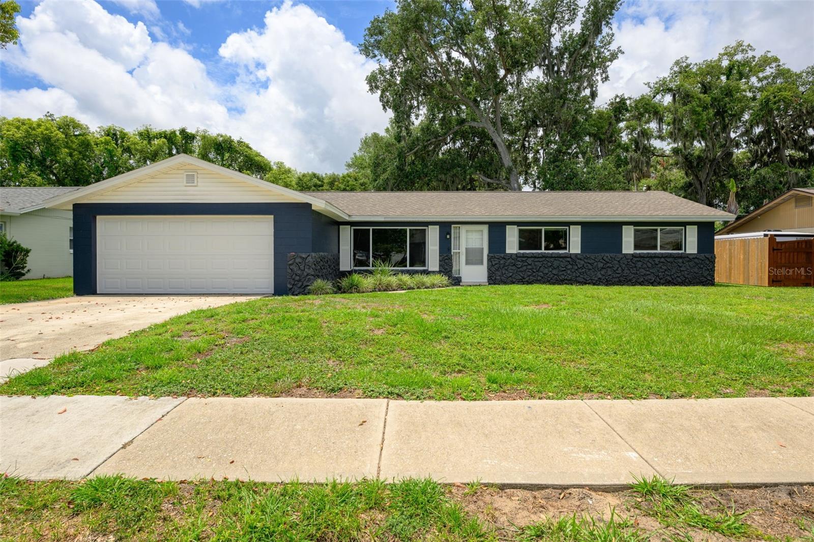 110 Cambridge Dr Property Photo 1