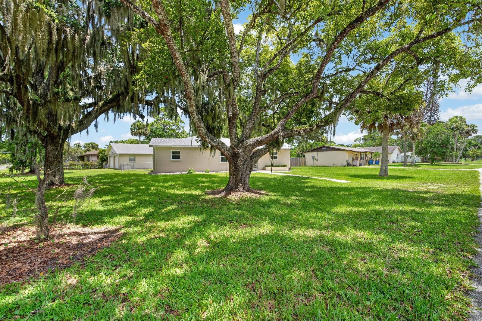 2205 Juniper Dr Property Photo 3