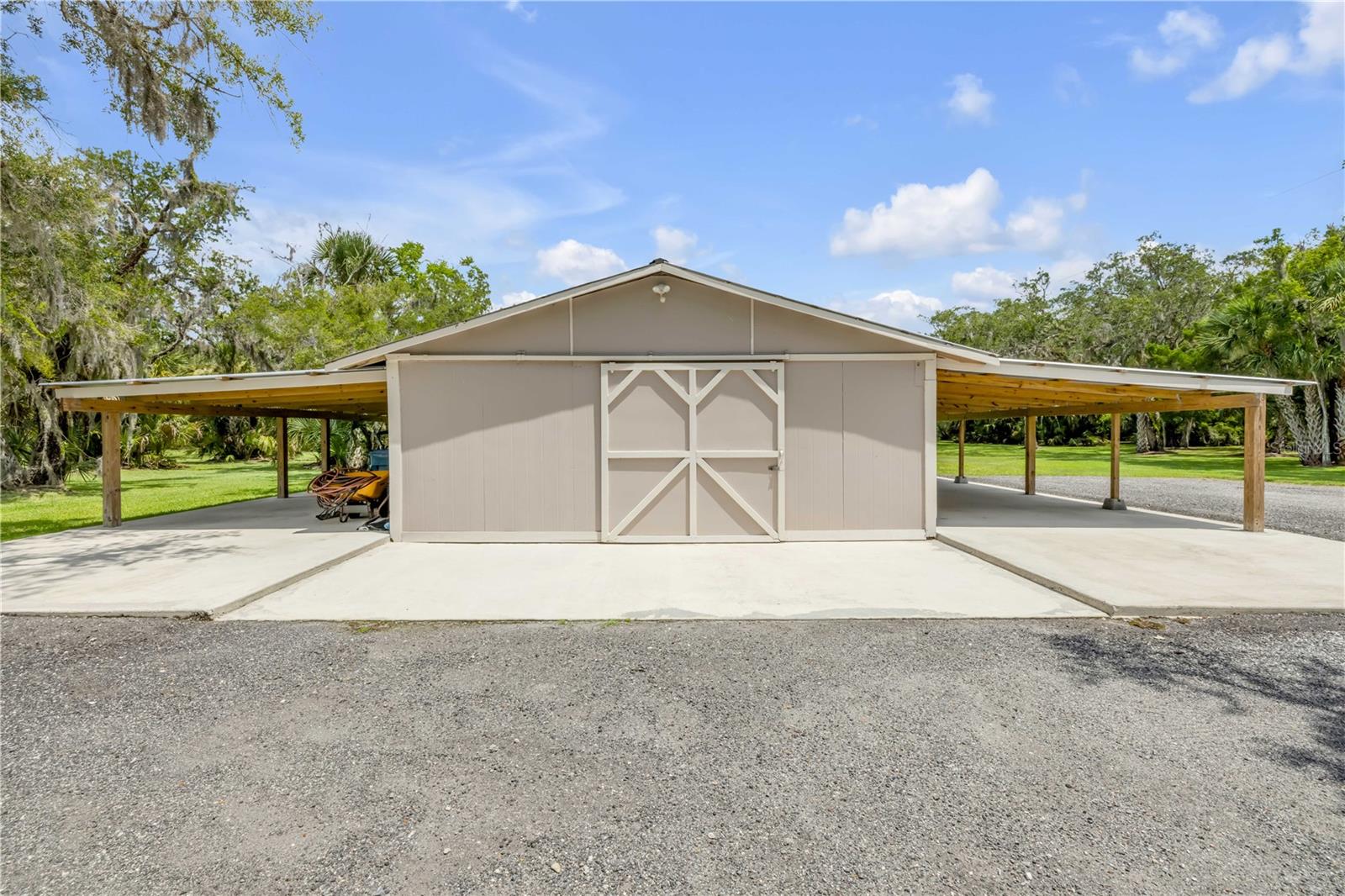 800 Hidden Oaks Ln Property Photo 96
