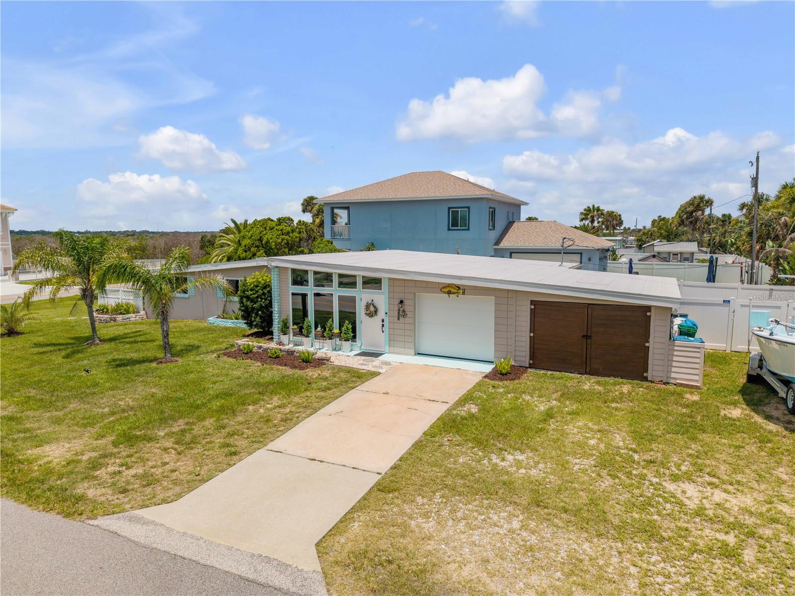 3929 S PENINSULA DR